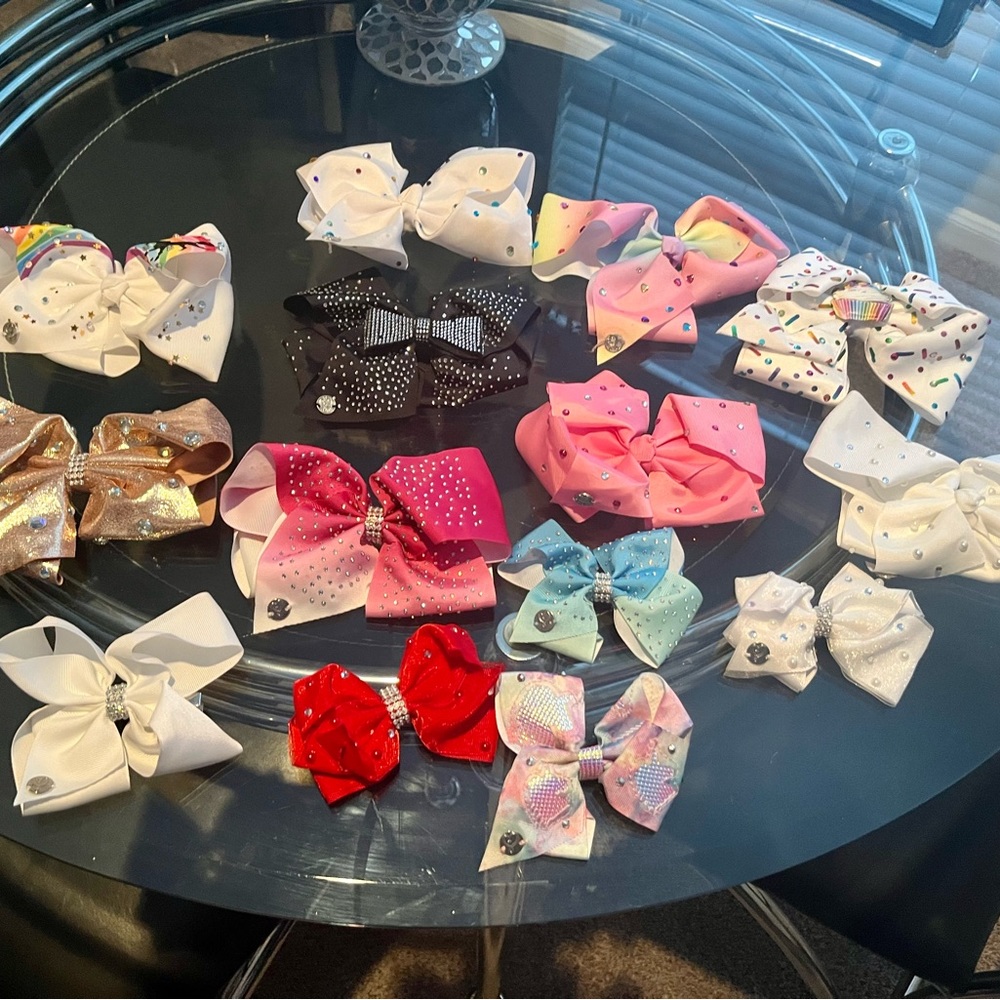 14 Girls JoJo Hair Bows; (14 included)